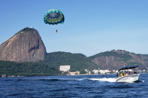 Rio de Janeiro: 2-stündige Bootsfahrt mit Parasailing(!) Rio de Janeiro: 2-stündige Bootsfahrt mit Parasailing