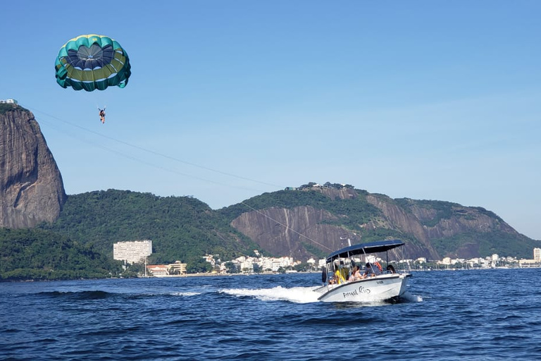 Rio de Janeiro: 2-stündige Bootsfahrt mit Parasailing(!) Rio de Janeiro: 2-stündige Bootsfahrt mit Parasailing