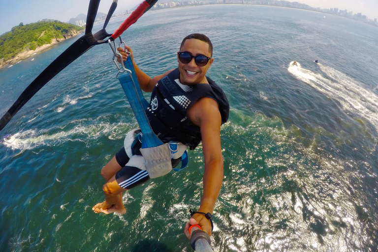 Rio de Janeiro: 2-stündige Bootsfahrt mit Parasailing(!) Rio de Janeiro: 2-stündige Bootsfahrt mit Parasailing