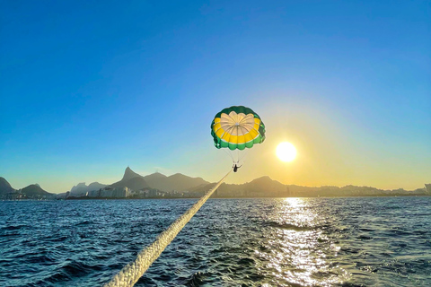 Rio de Janeiro: 2-timmars båttur med parasailing(!) Rio de Janeiro: 2-timmars båttur med parasailing