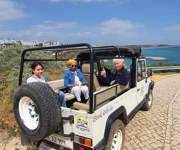 Albufeira: Beaches, Old Town, and Salgados Lagoon Jeep Tour