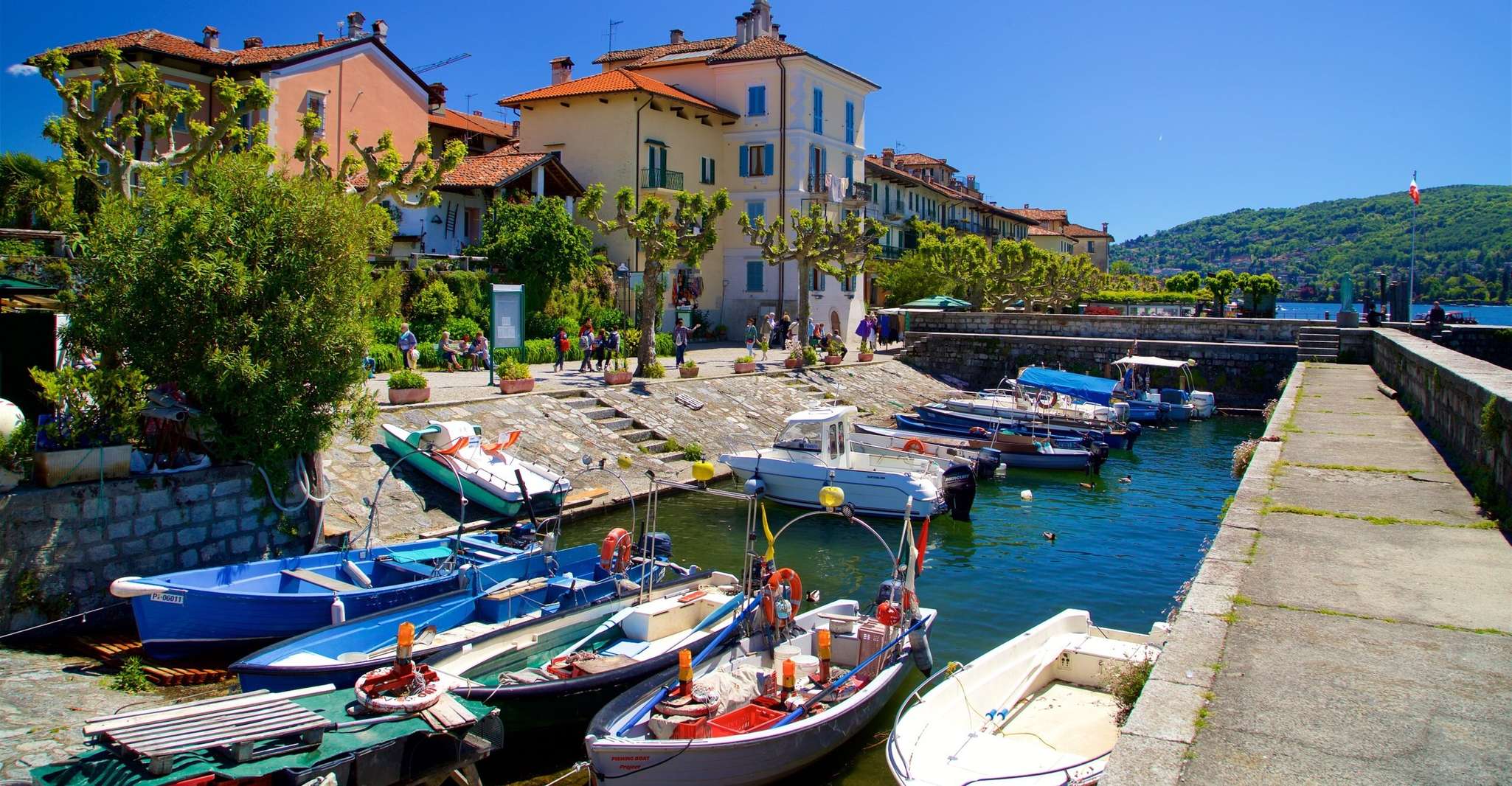 Stresa, Boat tour of the 3 Borromean Islands Free Departure - Housity