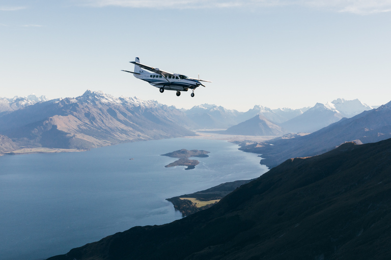 Queenstown: Milford Sound Flight and Cruise Milford Sound Flight and Cruise with Hotel Pickup & Drop-Off