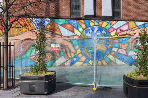 Belfast: politieke muurschilderingen, straatkunst en Peace Gate