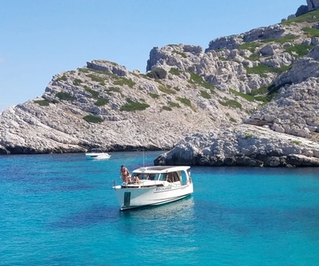 From Marseille: Calanques National Park Eco Boat Cruise