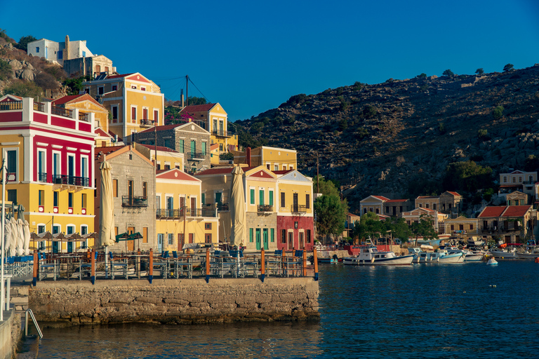 Ab Rhodos: Ganztägige Bootsfahrt zur Insel Symi