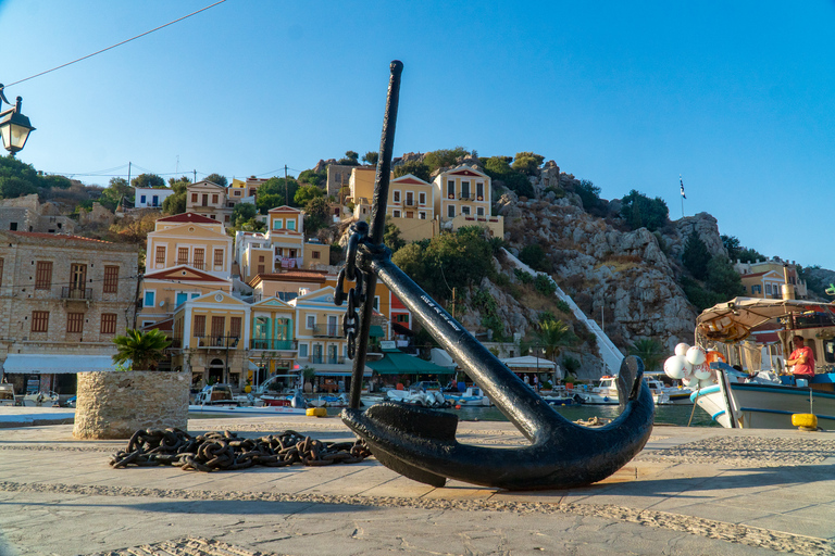 Ab Rhodos: Ganztägige Bootsfahrt zur Insel Symi