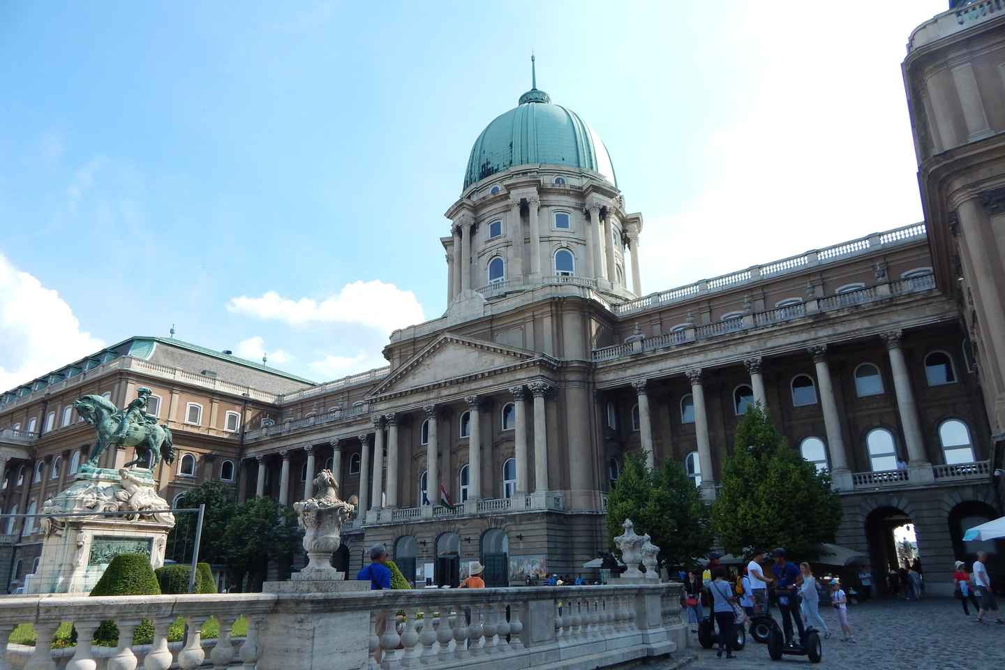 Buda Castle: Private Walking Tour