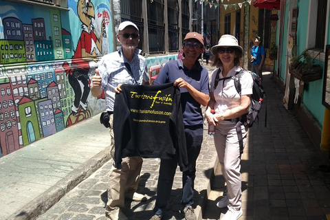 Valparaíso Sunset Sightseeing Tour: Speedboat, Viewpoints, Traditional Bars, and Beer PRIVATE SUNSET BOAT TOUR DURING THE WEEK