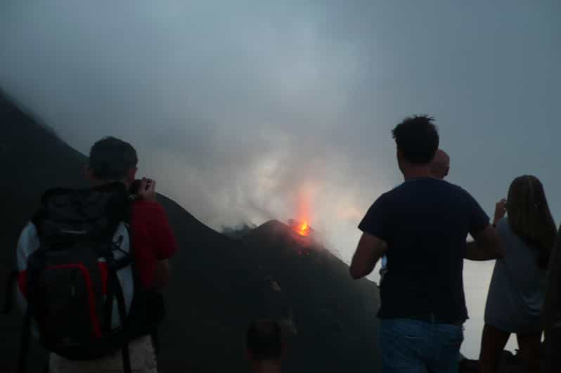 Stromboli: Stromboli: Tulivuorenpurkaukset Vaelluskierros | GetYourGuide