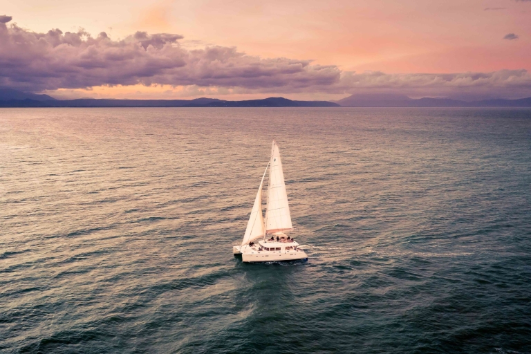Port Douglas : Croisière au coucher du soleil sur un catamaran de luxe