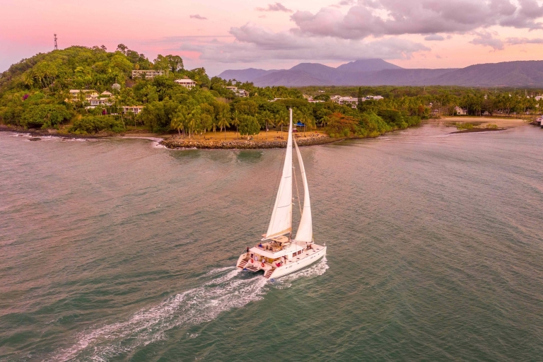 Port Douglas: zeilcruise bij zonsondergang op luxe catamaran