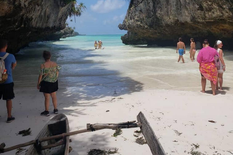 Zanzibar: las Jozani, centrum motyli i wycieczka na plażę MtendeOdbiór z miejsca zakwaterowania nie jest wliczony w cenę.