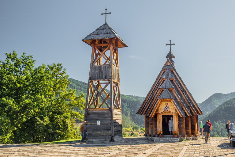 Ab Belgrad: 1-tägige Tour mit der Eisenbahn Sargan 8 und der Holzstadt