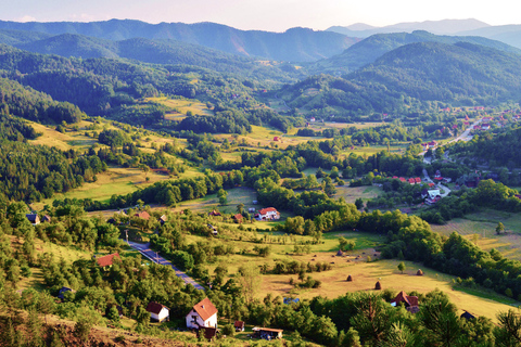 Ab Belgrad: 1-tägige Tour mit der Eisenbahn Sargan 8 und der Holzstadt