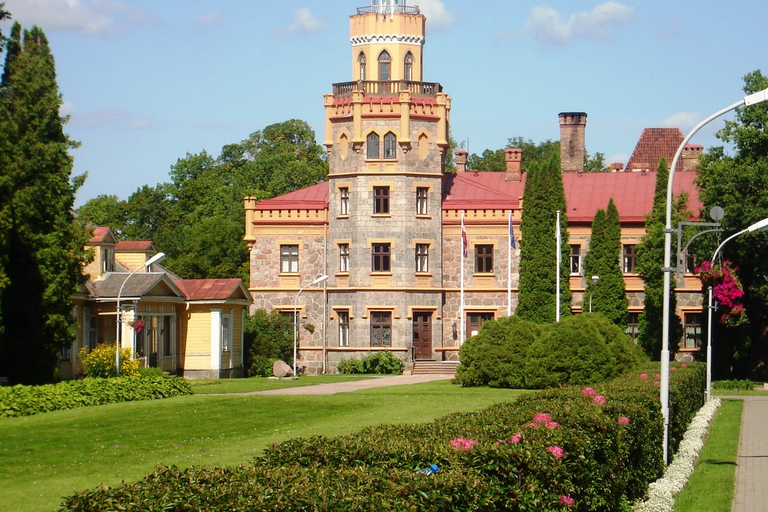 Riga: Tour privato di Sigulda, Turaida e Parco Nazionale di GaujaRiga: tour privato di Sigulda, Turaida e Gauja National Park