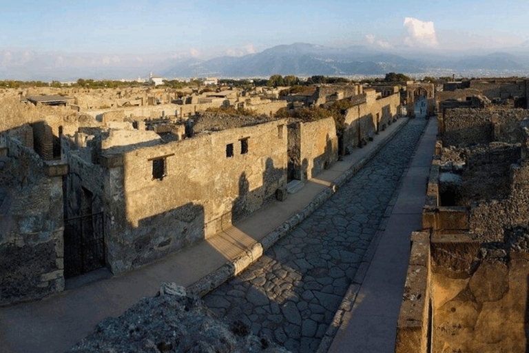 Amalfikust: kleine groepsreis PompeiiSkip-The-Line Tour met kleine groepen Pompeii vanuit Amalfi