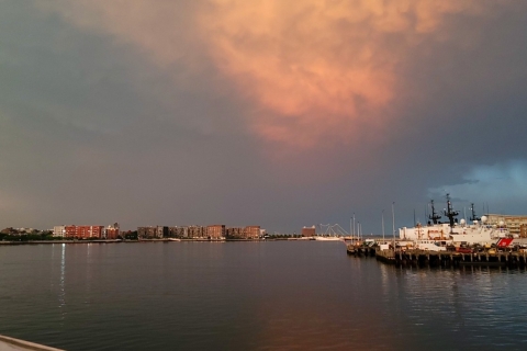 Boston Harbor: rejs przy pełni księżycaBoston Harbor: Rejs w pełni księżyca z kieliszkiem Prosecco