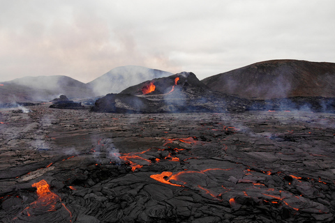 Reykjavík: Geldingadalir Volcano Hike and Blue Lagoon Visit