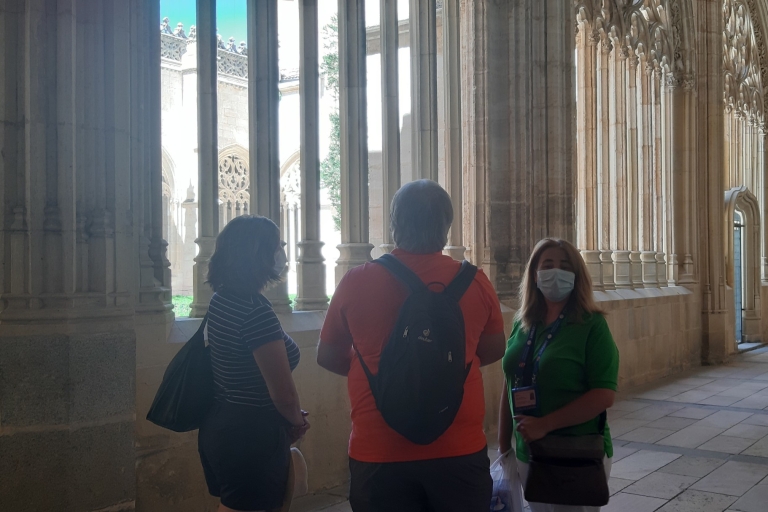 Segovia: piesza wycieczka z przewodnikiem z wejściem do katedry i alkazaru