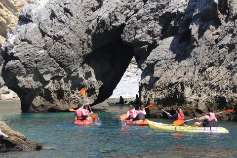 Sesimbra: Ribeiro Cavalo Beach, Caves, & Arrábida Kayak Tour
