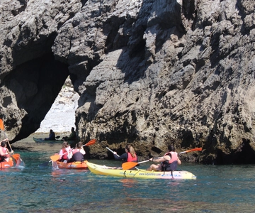 Sesimbra: Ribeiro Cavalo Beach, Caves, & Arrábida Kayak Tour
