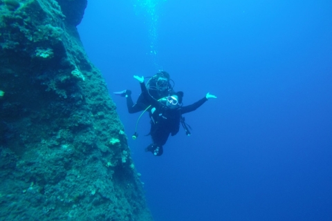 Santorin : expérience de plongée sous-marine dans la caldeira volcanique