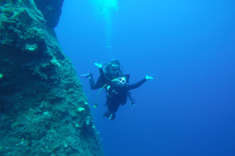 Santorini: Experiência de mergulho com cilindro na caldeira vulcânicaMergulho autônomo