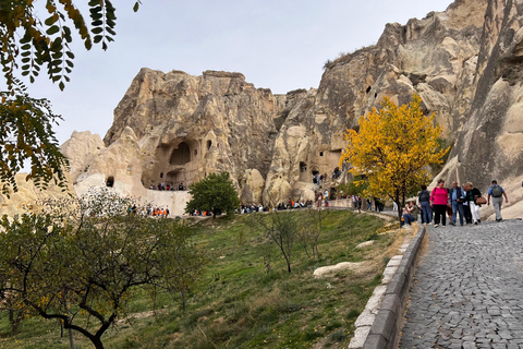 Da Istanbul: Tour privato di 2 giorni della CappadociaTour standard