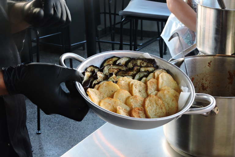 Athènes: cours de cuisine grecque et dîner sur un toit