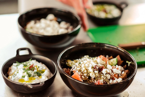 Athènes: cours de cuisine grecque et dîner sur un toit