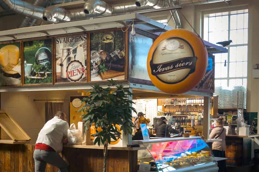 Riga: Geführte Tour durch den Zentralmarkt mit Lebensmittelverkostung. Foto: GetYourGuide Riga: Geführte Tour durch den Zentralmarkt mit Lebensmittelverkostung. Foto: GetYourGuide