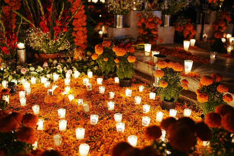 The Last Night: Farewell at the Tlalixtac and San Felipe Cemeteries The Last Night: Farewell in the Cemeteries of Tlalixtac and San Felipe
