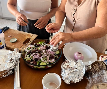 Oia: Clase de Cocina Griega y Comida con una Abuela Local
