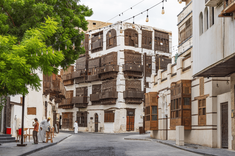 Jeddah: Al-Balad Guided Walking Tour with Tea & Music