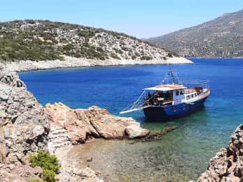 From Votsalakia Port: Samiopoula Boat Cruise with Lunch