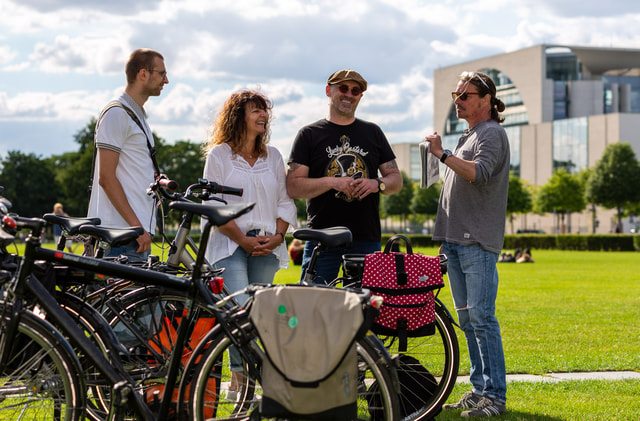 Berlin: E-Bike Tour of the Berlin Wall and Mitte Highlights