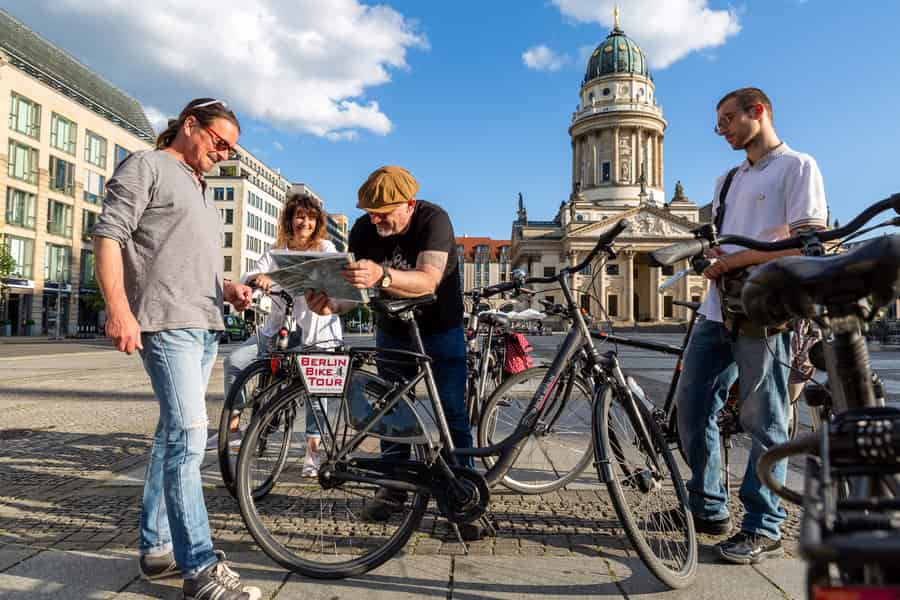 Berlin: E-Bike-Tour zu den Highlights der Berliner Mauer und Mitte. Foto: GetYourGuide Berlin: E-Bike-Tour zu den Highlights der Berliner Mauer und Mitte. Foto: GetYourGuide
