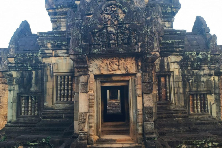 Siem Reap: Phnom Bok Mountain and Grand Circle Temples Tour