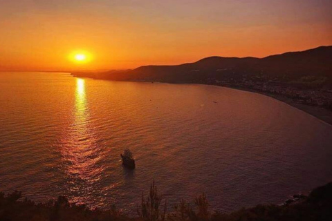 Alanya: Cruise bij zonsondergang met dinerOntmoet elkaar in de haven van Alanya bij de boot