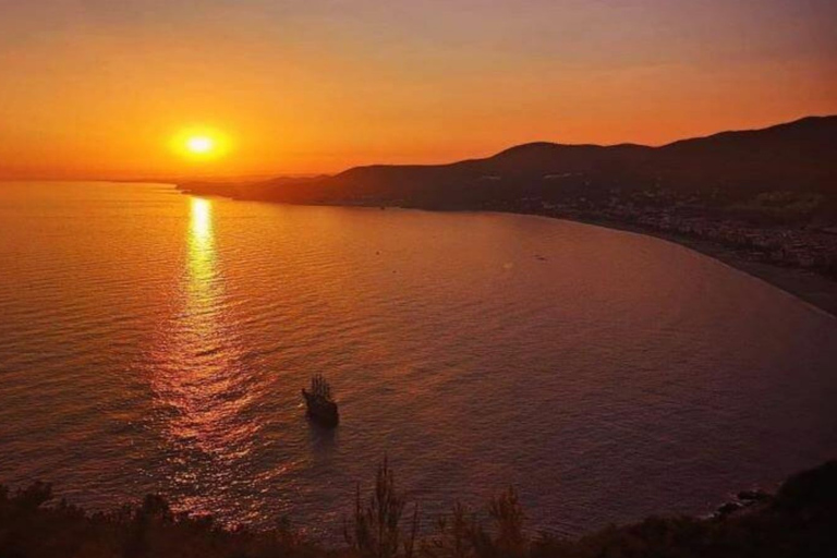 Alanya: Kreuzfahrt bei Sonnenuntergang mit AbendessenTreffen im Hafen von Alanya am Boot