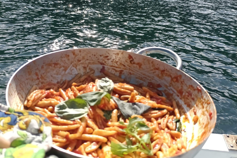 Naples: Posillipo Coast Snorkeling Cruise with Food & Drinks
