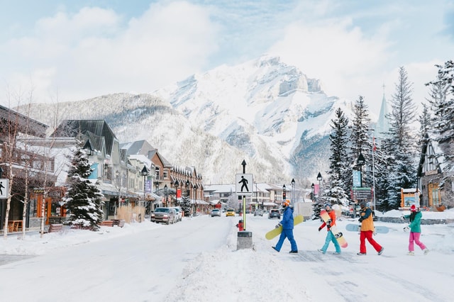 From Canmore/Banff: Moraine, Lake Louise & Johnston Canyon