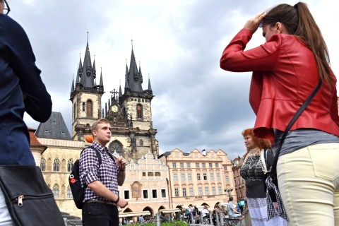 Best of Prague: Castle, Jewish Quarter, Cruise & Lunch Group Tour in Russian