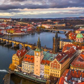 Praga: visita al castillo y al barrio judío con crucero y almuerzo
