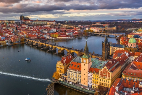 Lo mejor de Praga: castillo, barrio judío, crucero y almuerzoTour grupal en ruso