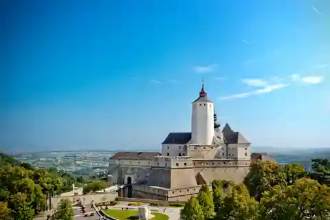 Eintrittskarte für die Burg Forchtenstein und optionale Tour mit Guide
