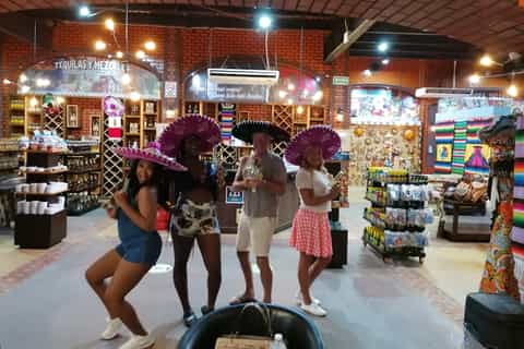Cancun: Taco, Tequila and Beer Walking Tour