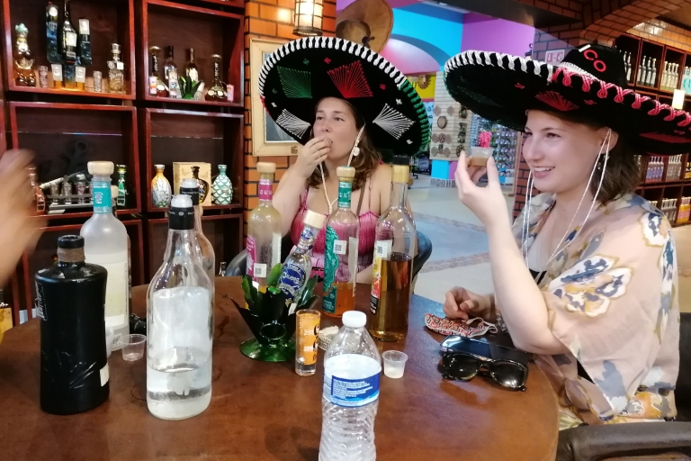 Taco Tour Cancun: stadstour, taco's, tequila, bier en winkelenOntmoetingspunt Cancun in de stad