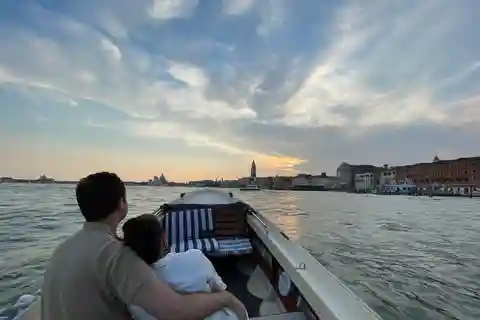 Venetië: Private Sunset Lagoon-boottocht met aperitief